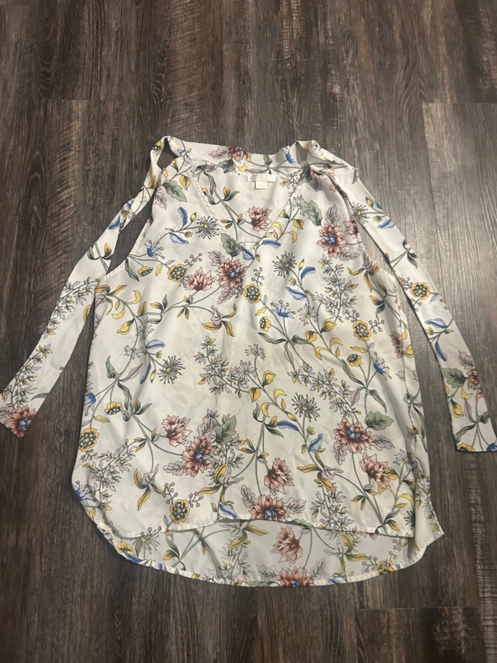 Lightweight White Floral V-Neck Tunic Top